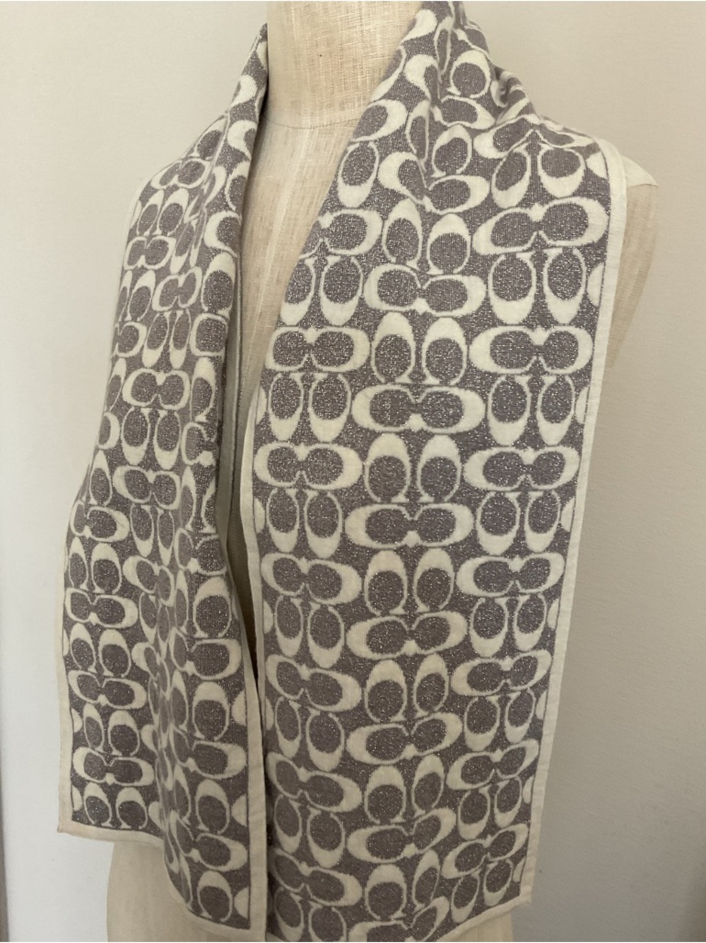 Coach Cream and Gray Signature Logo Scarf. Merino wool fabric. One size.